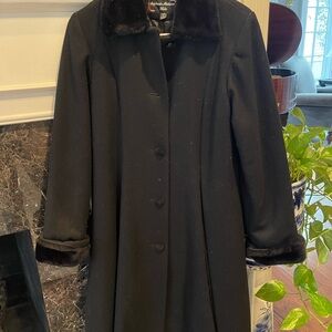 Beautiful coat size 8